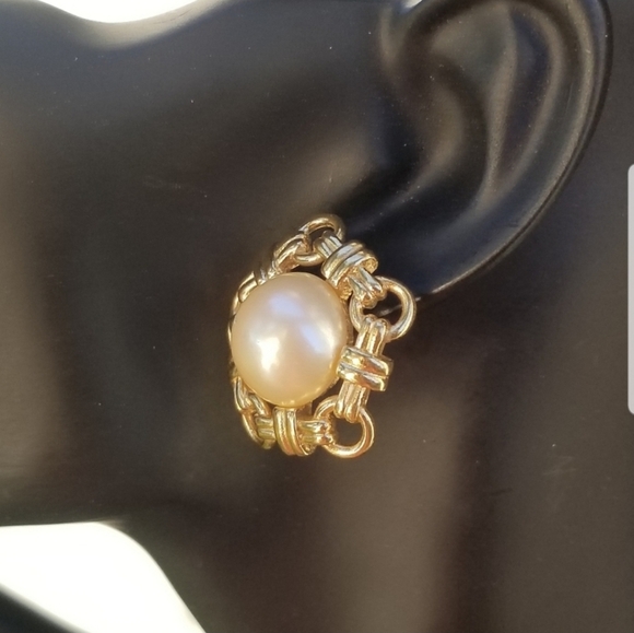 RICHELIEU VINTAGE GOLDTONED & FAUX PEARL STATEMENT EARRINGS - Picture 3 of 5